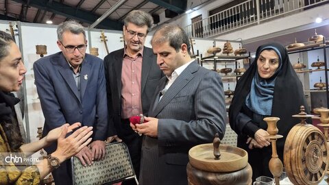از نقش خیال تا عطر نان؛ بازدید معاون استاندار یزد از جلوه‌های هنر و فرهنگ ایرانی