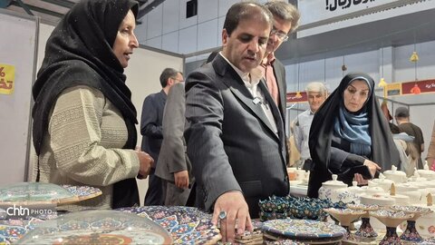 از نقش خیال تا عطر نان؛ بازدید معاون استاندار یزد از جلوه‌های هنر و فرهنگ ایرانی
