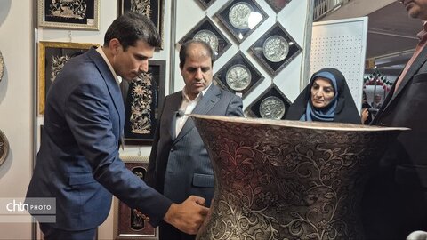 از نقش خیال تا عطر نان؛ بازدید معاون استاندار یزد از جلوه‌های هنر و فرهنگ ایرانی