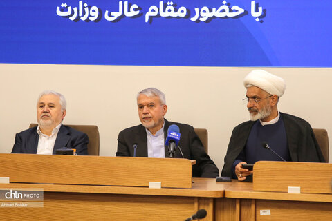 نشست شورای معاونان، مشاوران، مدیران کل ستادی و استانی با وزیر میراث‌فرهنگی، گردشگری وصنایع دستی