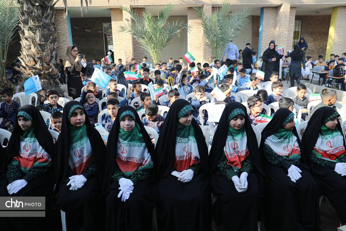 رونمایی نمادین از لوح ثبت ملی «آیین بازگشایی مدارس» در آیین زنگ گردشگری اهواز
