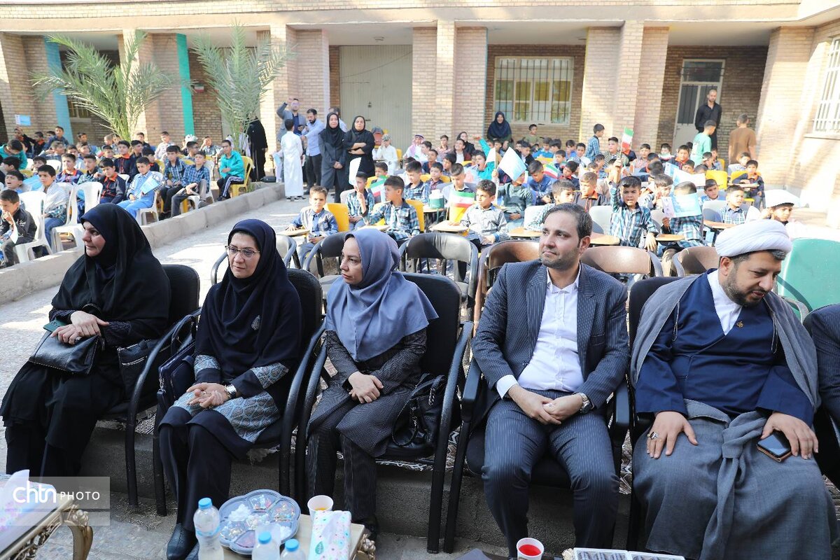 رونمایی نمادین از لوح ثبت ملی «آیین بازگشایی مدارس» در آیین زنگ گردشگری اهواز