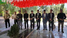 تجدید میثاق مدیرکل و کارکنان حوزه گردشگری لرستان با آرمان‌های امام راحل و شهدا در هفته گردشگری