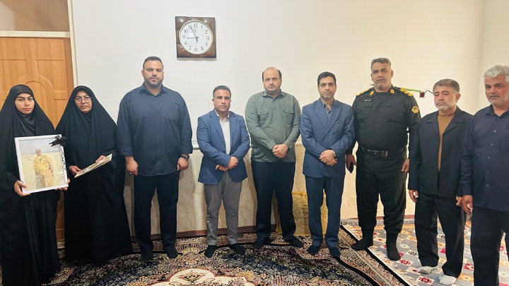 دیدار مدیرکل میراث‌فرهنگی بوشهر با خانواده شهید صالح‌نژاد