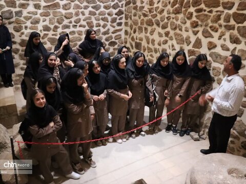 به مناسبت هفته گردشگری بازدید دانش‌آموزان از محوطه باستانی ازبکی