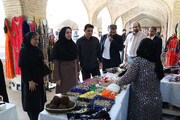 برپایی نمایشگاه صنایع‌دستی همزمان با هفته گردشگری در خانه کرد سنندج