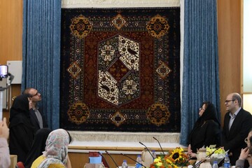 فرش چهارنقش شیراز رونمایی شد