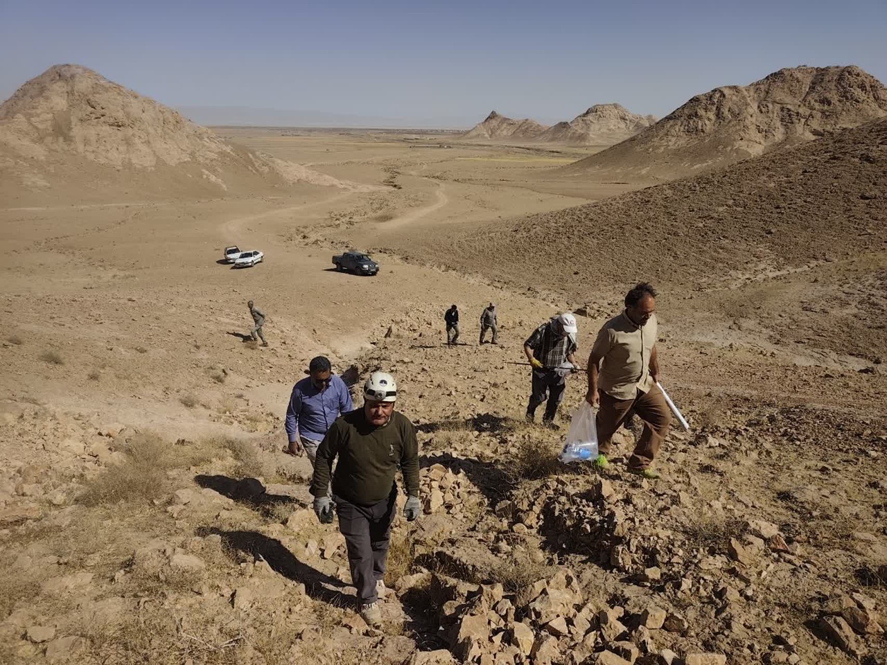 پاک‌سازی غار تک‌سرا مرندیز در شهرستان بجستان