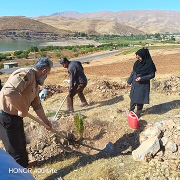 آیین درختکاری همزمان با هفته گردشگری در سد سورهال برگزار شد