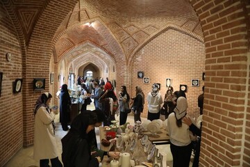 برپایی نمایشگاه سفال و سرامیک به مناسبت هفته گردشگری در اردبیل