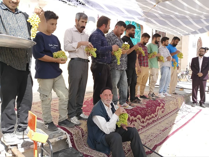نخستین جشنواره انگور وصله و بادام کندتپه برگزار شد