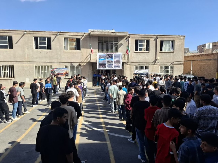 نواختن زنگ گردشگری در مدارس مهاباد