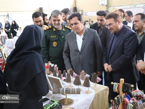 برگزاری جشنواره غذا و صنایع دستی نظرآباد که به مناسبت هفته گردشگری