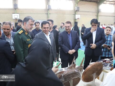 برگزاری جشنواره غذا و صنایع دستی نظرآباد که به مناسبت هفته گردشگری
