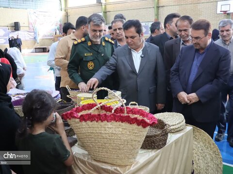 برگزاری جشنواره غذا و صنایع دستی نظرآباد که به مناسبت هفته گردشگری