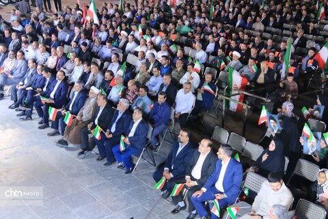 حضور فرمانده و اعضای شورای پایگاه مقاومت بسیج معراج در گردهمایی کارمند انقلابی، میدان‌دار خدمت