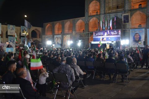 حضور فرمانده و اعضای شورای پایگاه مقاومت بسیج معراج در گردهمایی کارمند انقلابی، میدان‌دار خدمت