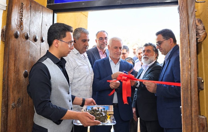 افتتاح بیستمین اقامتگاه بوم‌گردی آباده با حضور معاون صنایع دستی کشور