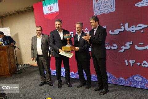 آئین نکوداشت هفته گردشگری و تجلیل از پیشکسوتان و فعالان این حوزه در اصفهان
