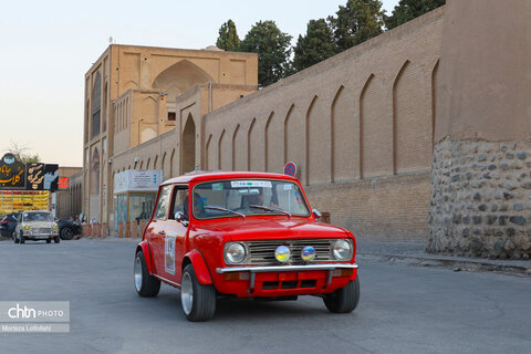 بازدید از اماکن تاریخی کاشان تا گردهمایی خودروها در سیلک ،روایت تصویری از دومین روز رالی گردشگری خانوادگی تهران _کاشان
