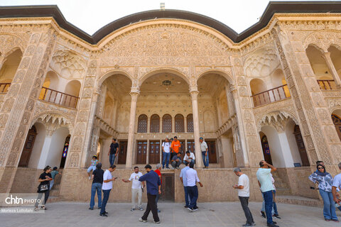بازدید از اماکن تاریخی کاشان تا گردهمایی خودروها در سیلک ،روایت تصویری از دومین روز رالی گردشگری خانوادگی تهران _کاشان
