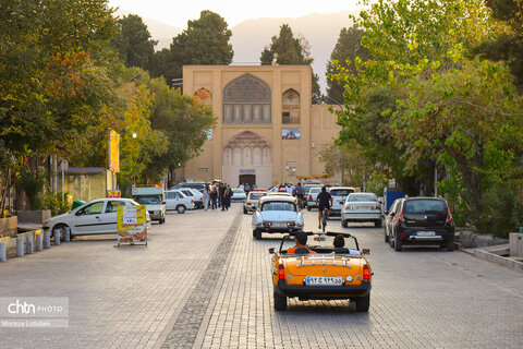 بازدید از اماکن تاریخی کاشان تا گردهمایی خودروها در سیلک ،روایت تصویری از دومین روز رالی گردشگری خانوادگی تهران _کاشان