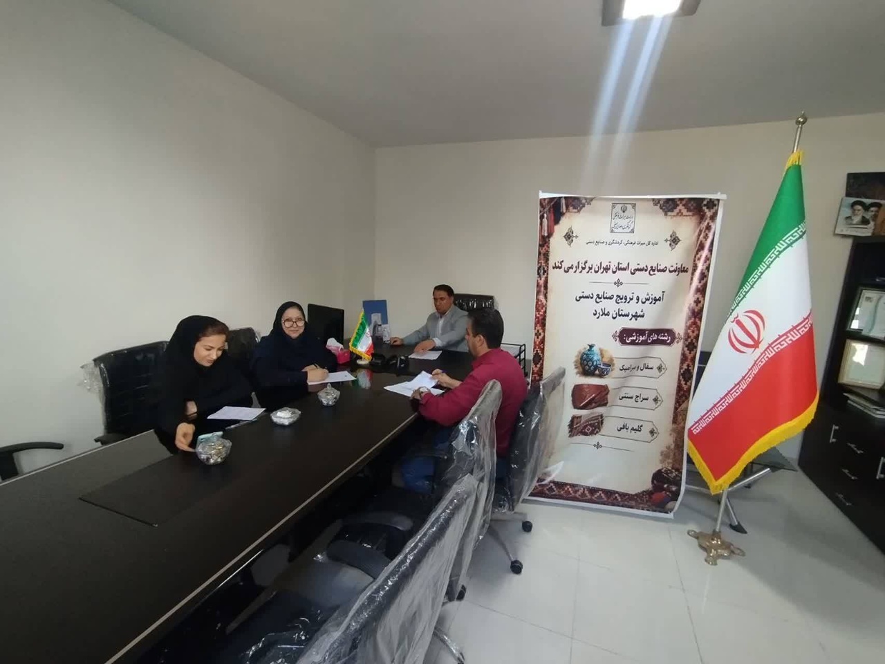 بررسی راهکارهای توسعه صنایع‌دستی و برگزاری دوره‌های آموزشی رایگان در ملارد