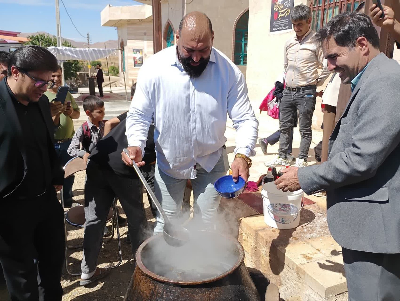 نخستین جشنواره انگور وصله و بادام کندتپه برگزار شد