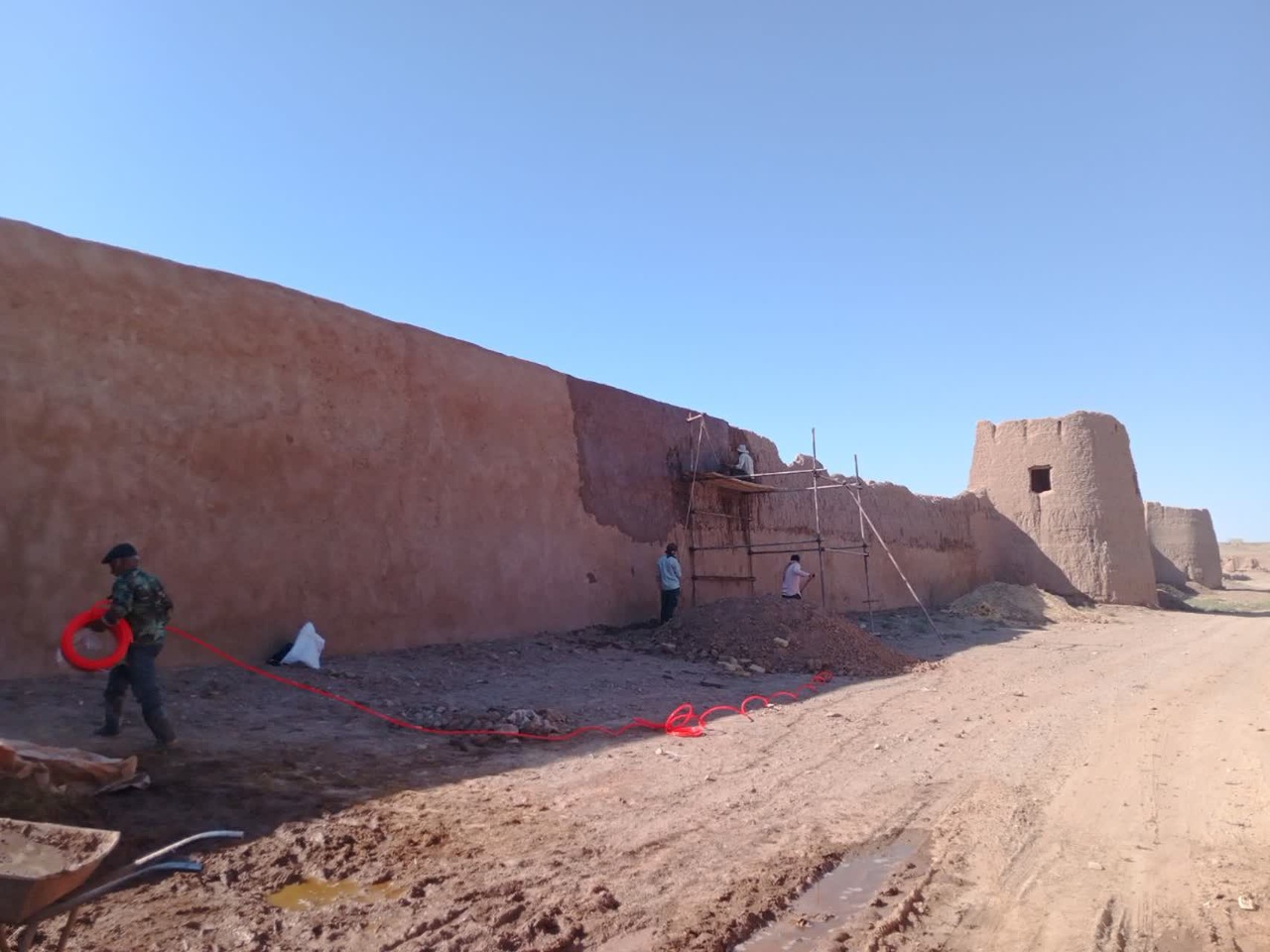 آغاز عملیات مرمت و احیای قلعه تاریخی اکبرآباد در شهرستان رشتخوار