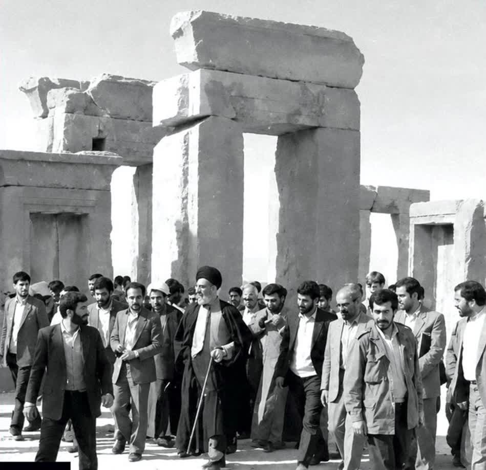 نگاهی به بیانات رهبر شهید انقلاب درباره اهمیت گردشگری