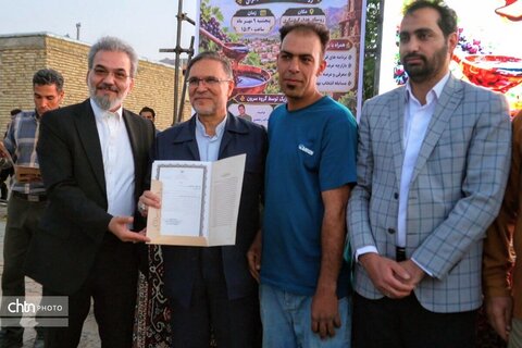 شانزدهمین جشنواره شیره‌پزی مانیزان برگزار شد