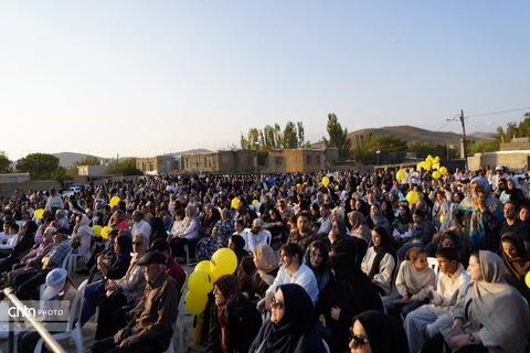 شانزدهمین جشنواره شیره‌پزی مانیزان برگزار شد