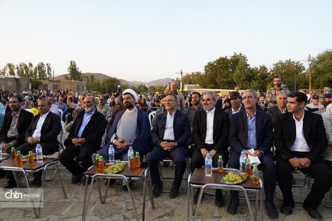 شانزدهمین جشنواره شیره‌پزی مانیزان برگزار شد
