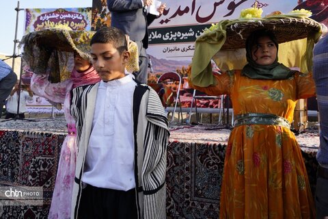 شانزدهمین جشنواره شیره‌پزی مانیزان برگزار شد