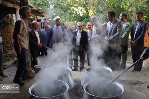 شانزدهمین جشنواره شیره‌پزی مانیزان برگزار شد