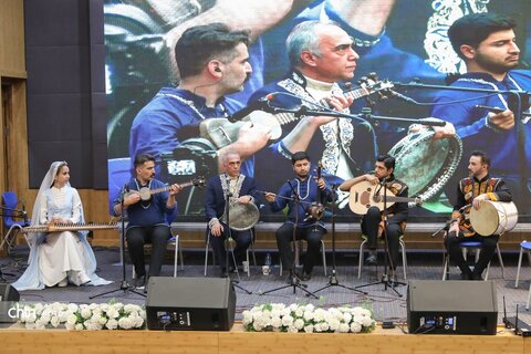 هم‌نوایی موسیقی همدان و آذربایجان در جشنواره شمس و مولانا در خوی