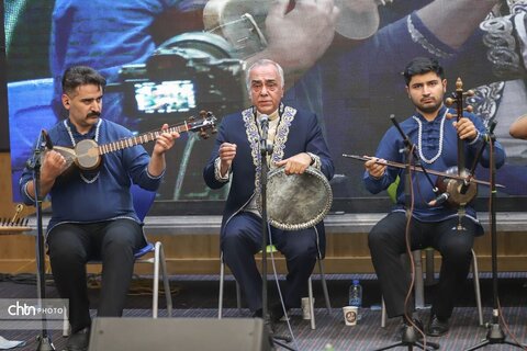 هم‌نوایی موسیقی همدان و آذربایجان در جشنواره شمس و مولانا در خوی