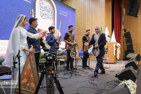 هم‌نوایی موسیقی همدان و آذربایجان در جشنواره شمس و مولانا در خوی