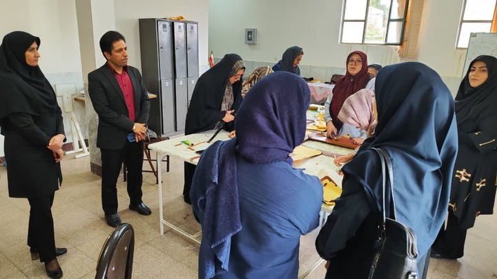 آغاز دوره‌های تخصصی آموزش صنایع دستی در شهرستان مهدیشهر