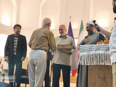 وقتی بادگیر و قنات سوژه طنز شدند؛ شب شعر متفاوت در خانه تاریخی تقدیری اردکان