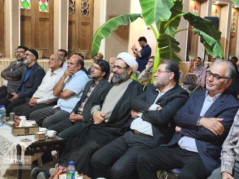 وقتی بادگیر و قنات سوژه طنز شدند؛ شب شعر متفاوت در خانه تاریخی تقدیری اردکان