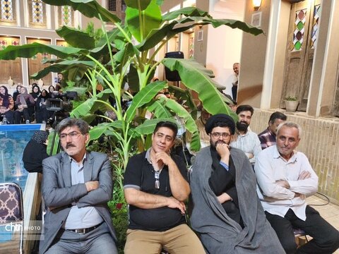 وقتی بادگیر و قنات سوژه طنز شدند؛ شب شعر متفاوت در خانه تاریخی تقدیری اردکان