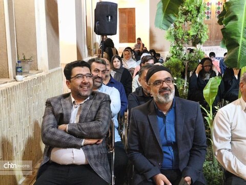 وقتی بادگیر و قنات سوژه طنز شدند؛ شب شعر متفاوت در خانه تاریخی تقدیری اردکان