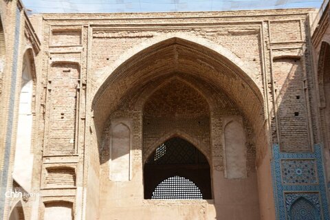 پیگیری تسریع در مرمت بناهای تاریخی بافت یزد در بازدید نماینده مردم