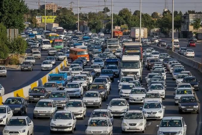 ترافیک نیمهسنگین در محورهای ورودی تهران و هراز