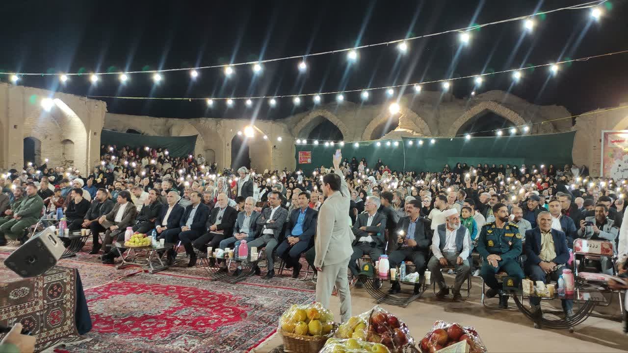 جشنواره سیب در کاروانسرای تاریخی رباط سفید شهرستان مشهد برگزار شد