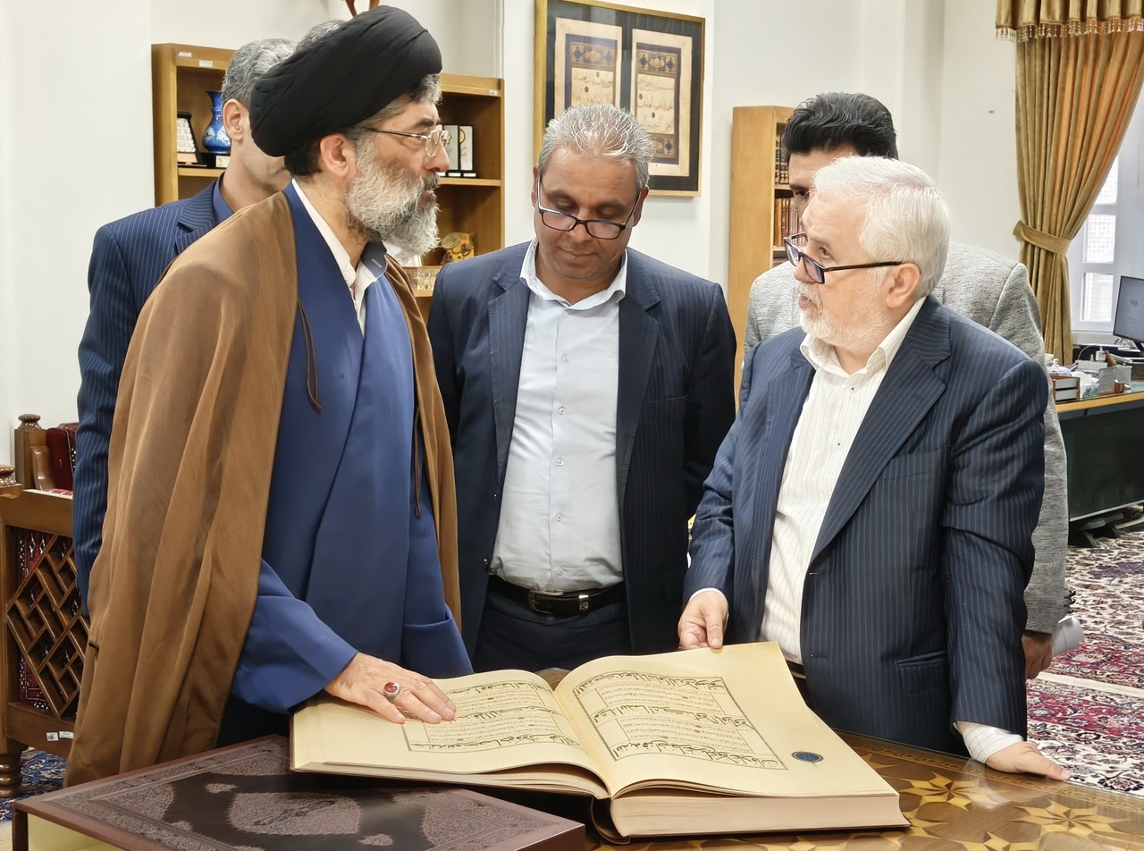 بازدید قائممقام وزیر و معاون میراثفرهنگی کشور از مرکز اسناد آستان قدس رضوی