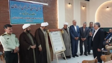 تأکید فرماندار زبرخان بر نقش کلیدی میراث‌فرهنگی و جذب سرمایه‌گذار در توسعه گردشگری شهرستان/ رونمایی از گواهی‌نامه ثبت جشنواره برداشت آلو شهر خور در تقویم رویدادهای گردشگری ایران