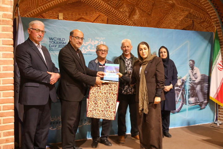 آیین تجلیل از هنرمندان صنایع‌دستی استان اردبیل برگزار شد/ لزوم بهره‌مندی صنایع‌دستی از فناوری‌های نوین در حوزه بازاریابی و فروش