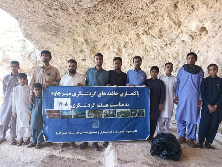 ساماندهی و پاکسازی قبرستان تاریخی هفتادملا میرجاوه به مناسبت هفته گردشگری
